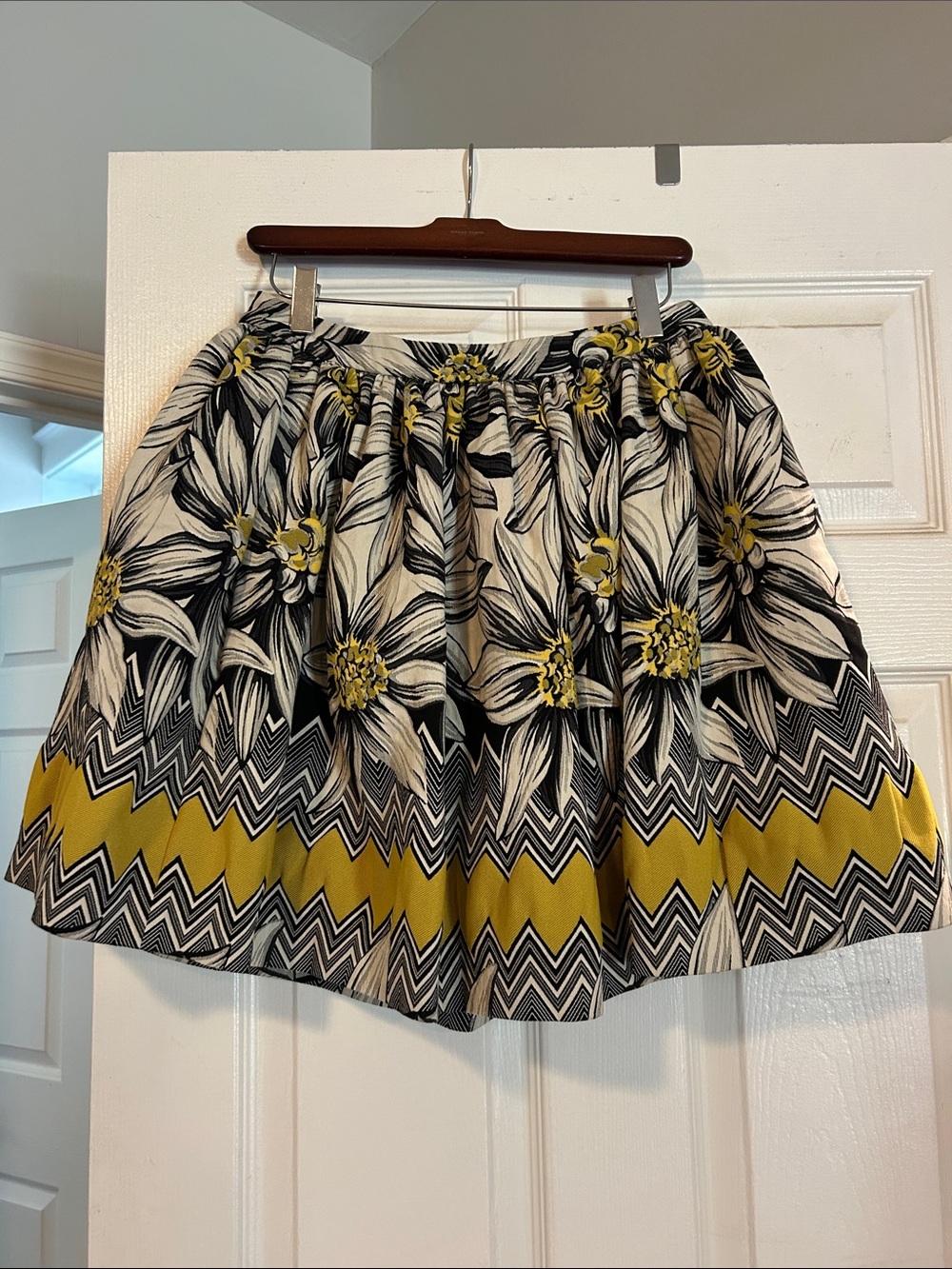 Alice + Olivia Black, White & Yellow Floral Chevron skirt
